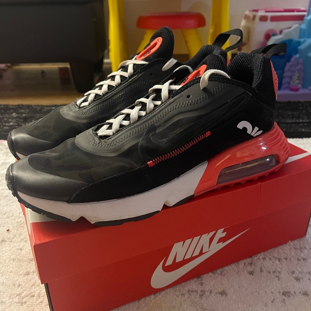 Nike airmax 2090 infrared duck camo size 11 used